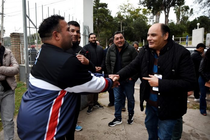 El intendente Gustavo Saadi se reunió con vecinos de Banda de Varela para atender reclamos y planificar obras