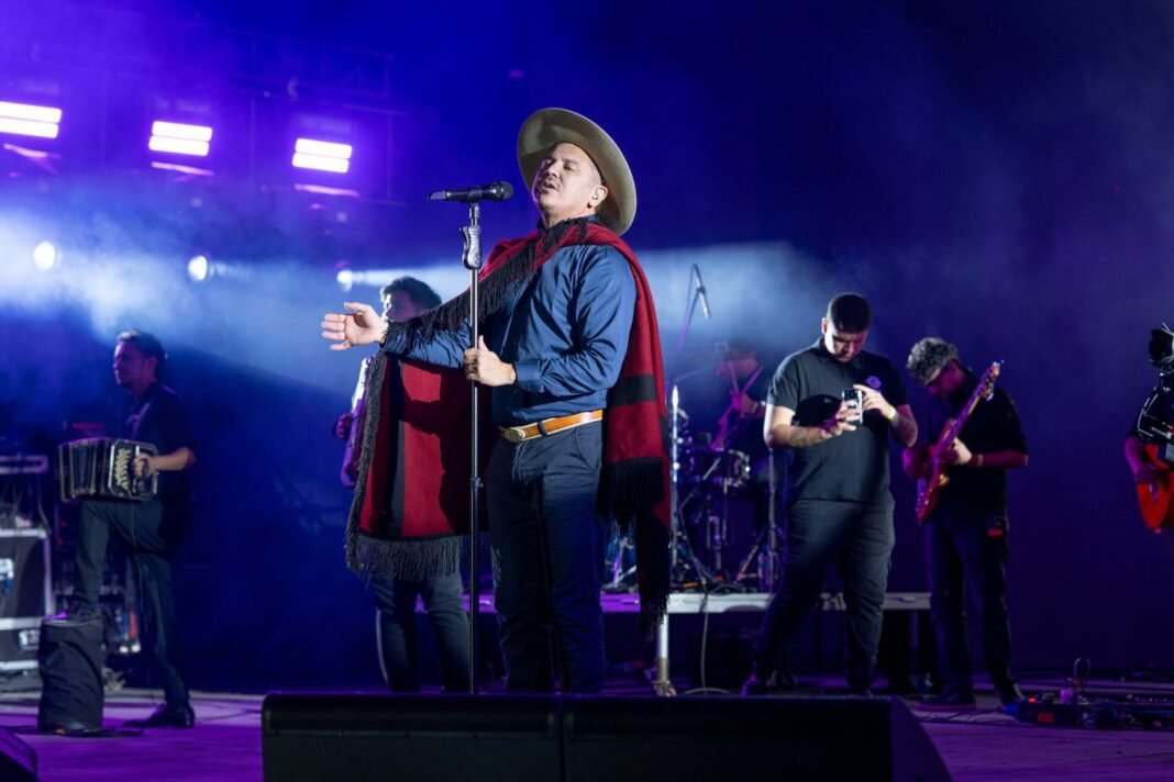 El Patio del Poncho 2026 abrió con una jornada de tradición, danza y grandes voces del folklore