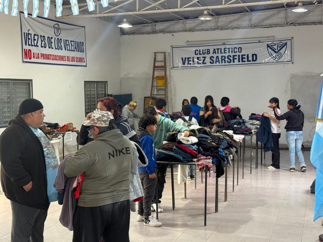 Exitoso roperito comunitario edición INVIERNO en Vélez