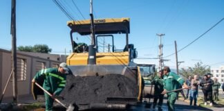Gustavo y Raúl supervisaron la obra de repavimentación en la avenida Gobernador Correa