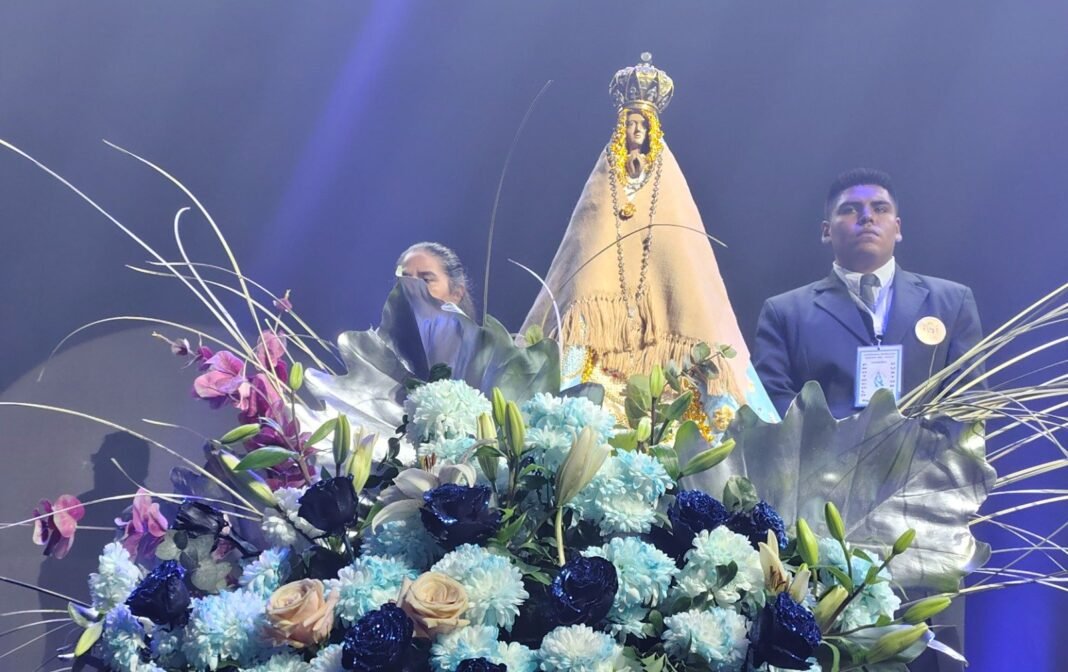 La Fiesta del Poncho dio apertura bajo el amparo de la Patrona Nacional de Turismo