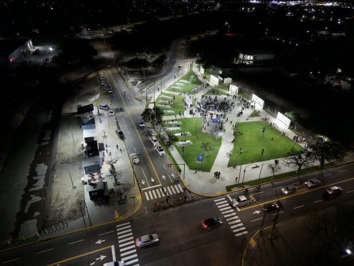 La plaza Varela Lezana y sus históricos murales lucen renovados a metros de la Fiesta del Poncho 2026