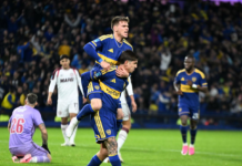 Boca ganó agónicamente y con polémica a Lanús en su vuelta a La Bombonera