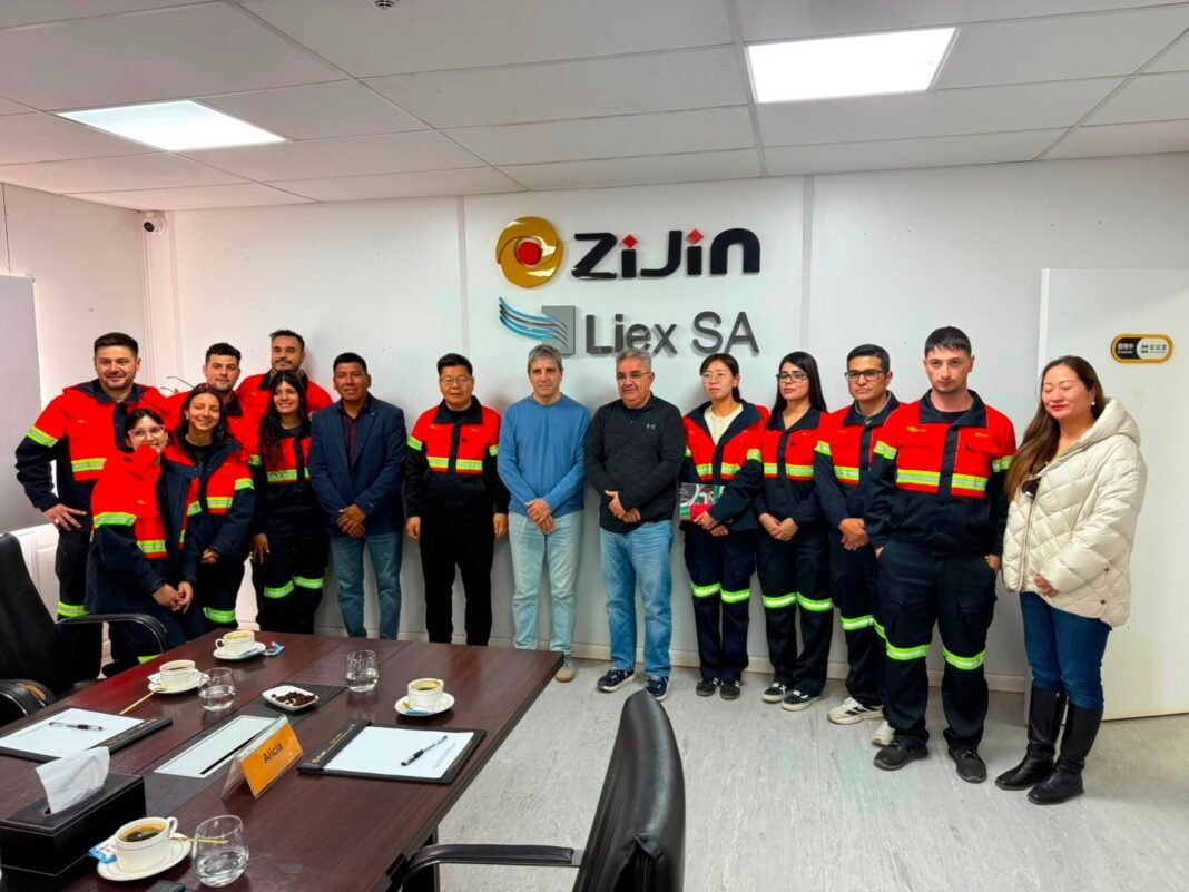 El ministro Caputo visitó la Planta de Zijin-Liex en Fiambalá