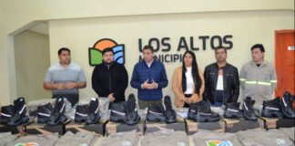 ENTREGA DE INDUMENTARIA A TRABAJADORES MUNICIPALES
