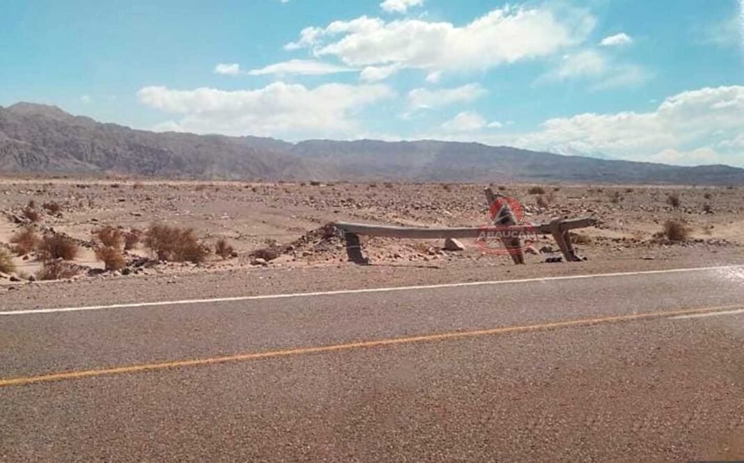 Fuerte viento Zonda derribó postes de alta tensión y dejó sin luz a Fiambalá