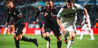 Gimnasia frenó a Barracas Central y trepó a la cima