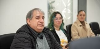 Gustavo Saadi reconoció a un empleado municipal por sus 41 años de servicios