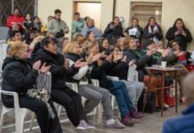 Gustavo se reunió con vecinos de Villa Cubas