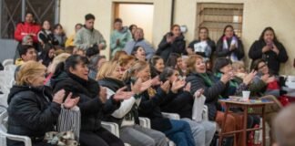 Gustavo se reunió con vecinos de Villa Cubas