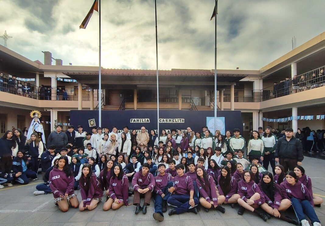 Instituciones educativas recibieron la visita pastoral del Mons
