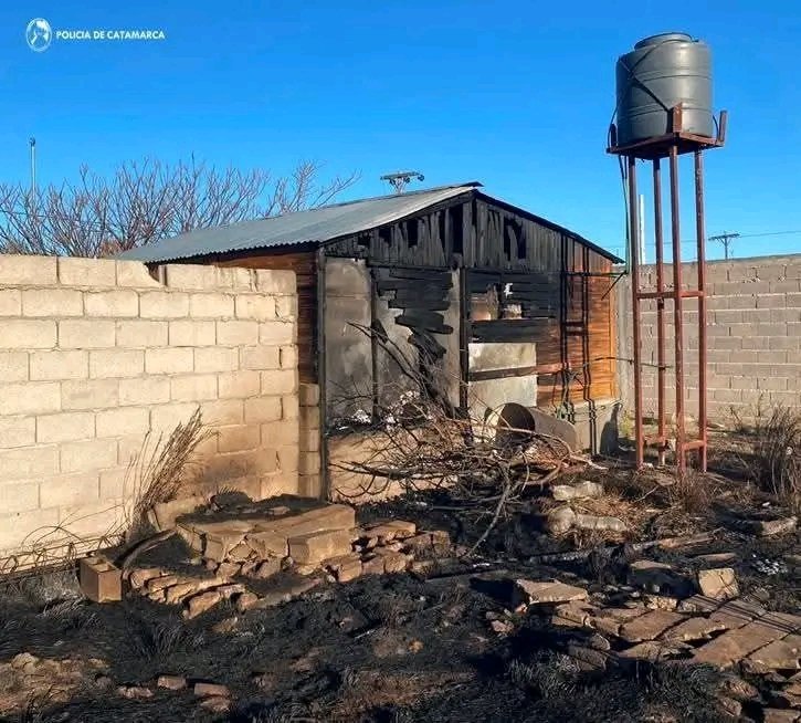 Lamentable: quemaban pastizales y se incendio una vivienda
