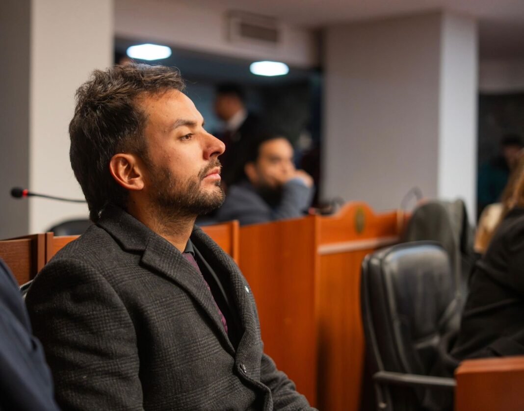 Moreno propone incorporar medidas de cuidado para abanderados y escoltas en los actos escolares