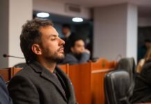 Moreno propone incorporar medidas de cuidado para abanderados y escoltas en los actos escolares