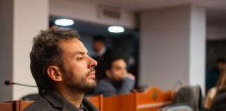 Moreno propone incorporar medidas de cuidado para abanderados y escoltas en los actos escolares