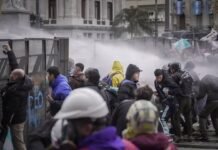 Pedradas, corridas y detenidos frente al Congreso en la marcha contra la Ley de Propiedad Privada