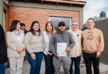 Raúl Jalil entregó viviendas sociales e inauguró obras en clubes de Santa María