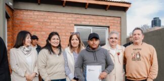 Raúl Jalil entregó viviendas sociales e inauguró obras en clubes de Santa María