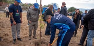 Saadi encabezó una jornada de forestación en el canal de Choya por el Día del Árbol