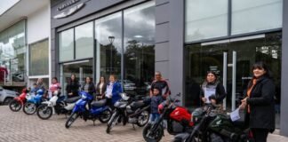 Se entregaron el Fiat Cronos 0 km y ocho de las motos sorteadas entre el público del Poncho 2026