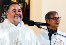 Un cura atropelló a tres jóvenes, huyó y dio una insólita excusa: “Iba con la música alta”
