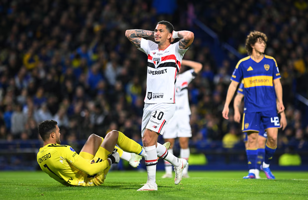 Boca sacó ventaja ante San Pablo en un parejo duelo en La Bombonera