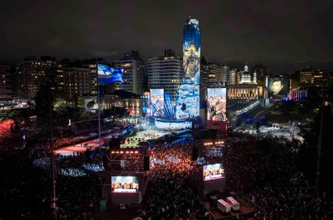 Con más de 100 artistas y un impresionante despliegue escénico, quedaron inaugurados los Juegos Suramericanos en Rosario