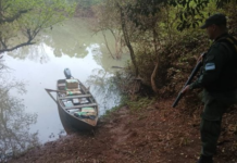 Hallaron casi 400 kilos de marihuana en una canoa abandonada