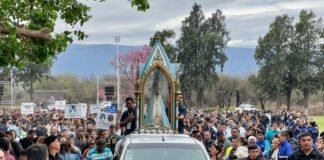 Histórica visita: policías recibieron a la Imagen Auténtica de la Virgen del Valle en el Polideportivo Policial