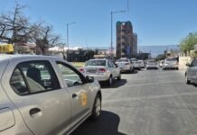 Taxistas y remiseros reclaman mas controles a autos de aplicaciones
