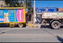 Valle Viejo: un quirófano móvil se desprendió de un camión y chocó con un poste