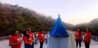 Bendicen imagen réplica de la Virgen que presidirá los encuentros de embarazadas