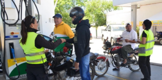 Catamarca: la Municipalidad capitalina multará a las estaciones de servicio que les carguen combustible a las motos con escape libre