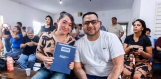 El municipio concretó una nueva entrega de 17 escrituras gratuitas a familias del barrio Altos de Choya