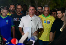 Flávio Bolsonaro dijo que “es imposible reconocer el resultado en esas condiciones”, y pedirá la anulación de las elecciones en Brasil