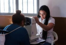 Gustavo encabezó el operativo «Ver para Crecer» en La Cruz Negra con la entrega de más de 220 lentes