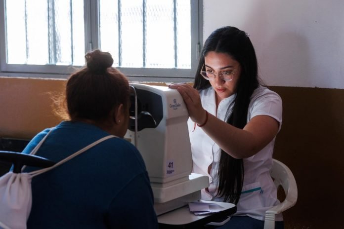 Gustavo encabezó el operativo «Ver para Crecer» en La Cruz Negra con la entrega de más de 220 lentes
