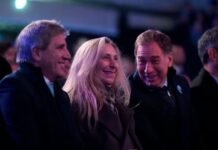 Karina, Caputo y Santilli, la comitiva que llega junto a Javier Milei