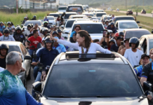La caravana que acompaña a María Corina Machado hacia Caracas lleva más de seis horas de viaje