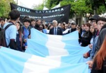 La comunidad catamarqueña acompañó masivamente a la UNCA en defensa de la educación pública