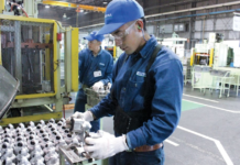 La industria repuntó 1,9% en agosto, aunque sigue en baja en la comparación interanual