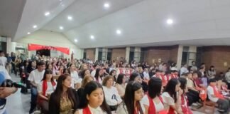 Más de 100 chicos fueron confirmados en la fe en la parroquia de la Santa Cruz
