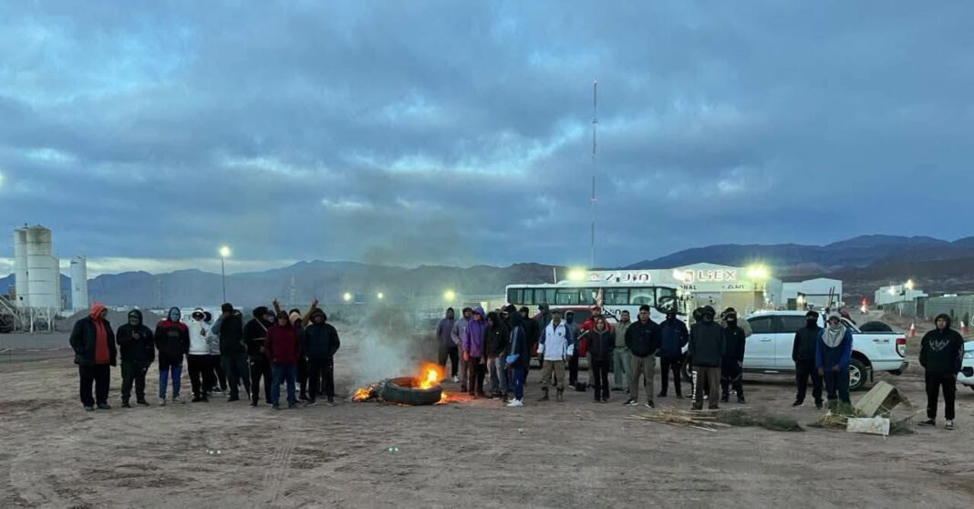 Proveedores mineros cortaron el ingreso a la planta de litio en Fiambalá