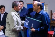 Saadi encabezó la entrega de escrituras a familias del barrio Altos de Choya