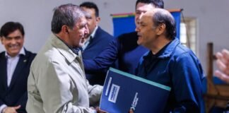 Saadi encabezó la entrega de escrituras a familias del barrio Altos de Choya