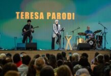 Teresa Parodi llenó de música y emoción la penúltima noche de la Feria del Libro