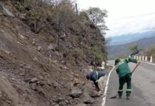 Vialidad Provincial trabaja en el despeje de la Cuesta del Portezuelo por desprendimientos de rocas