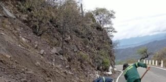 Vialidad Provincial trabaja en el despeje de la Cuesta del Portezuelo por desprendimientos de rocas